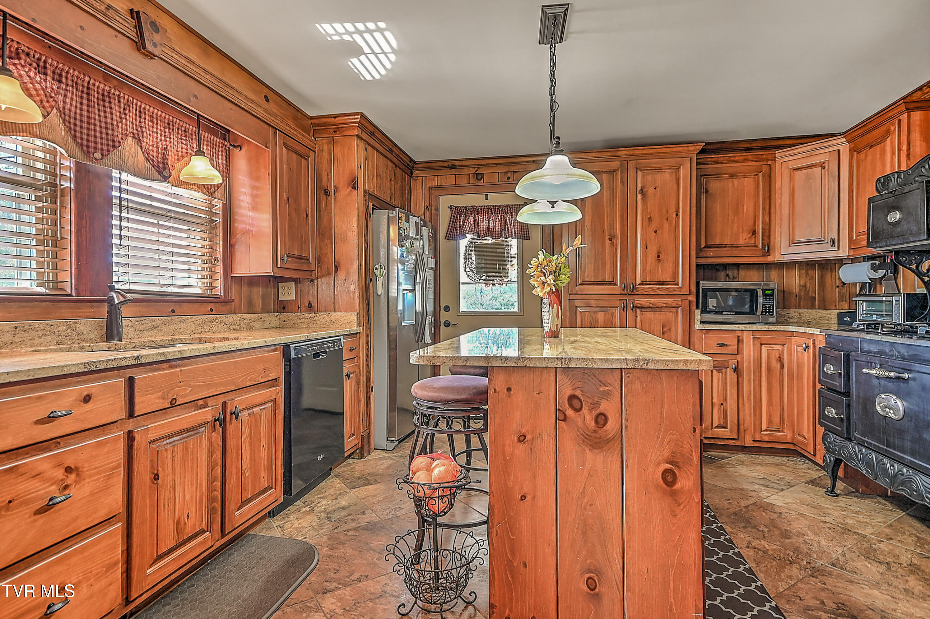 700 Park Street Bristol, VA 24201 - Photo 12 of 45 700 Park St DB-9