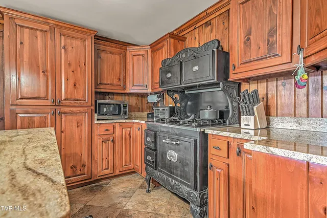 $314,900 | 700 Park Street, Bristol, VA 24201