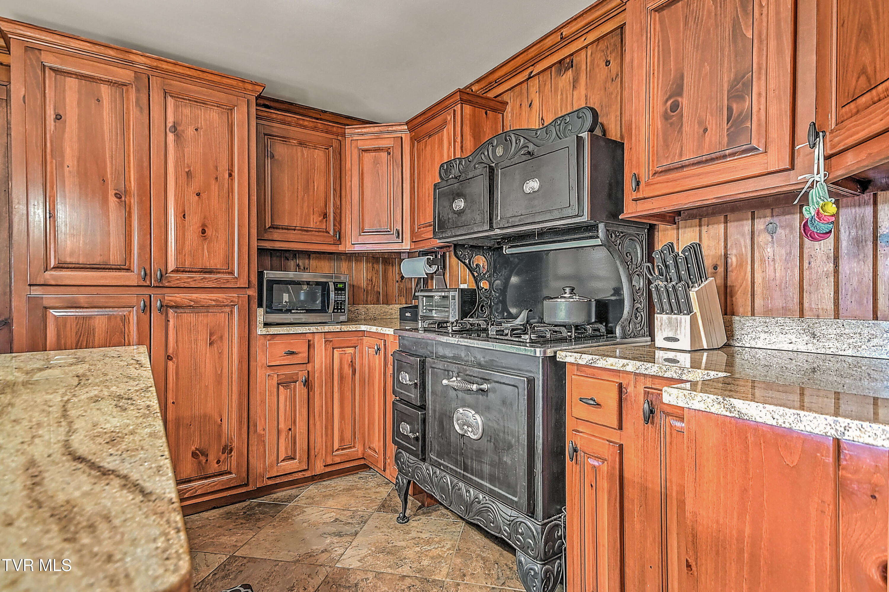 700 Park Street Bristol, VA 24201 - Photo 13 of 45 700 Park St DB-10