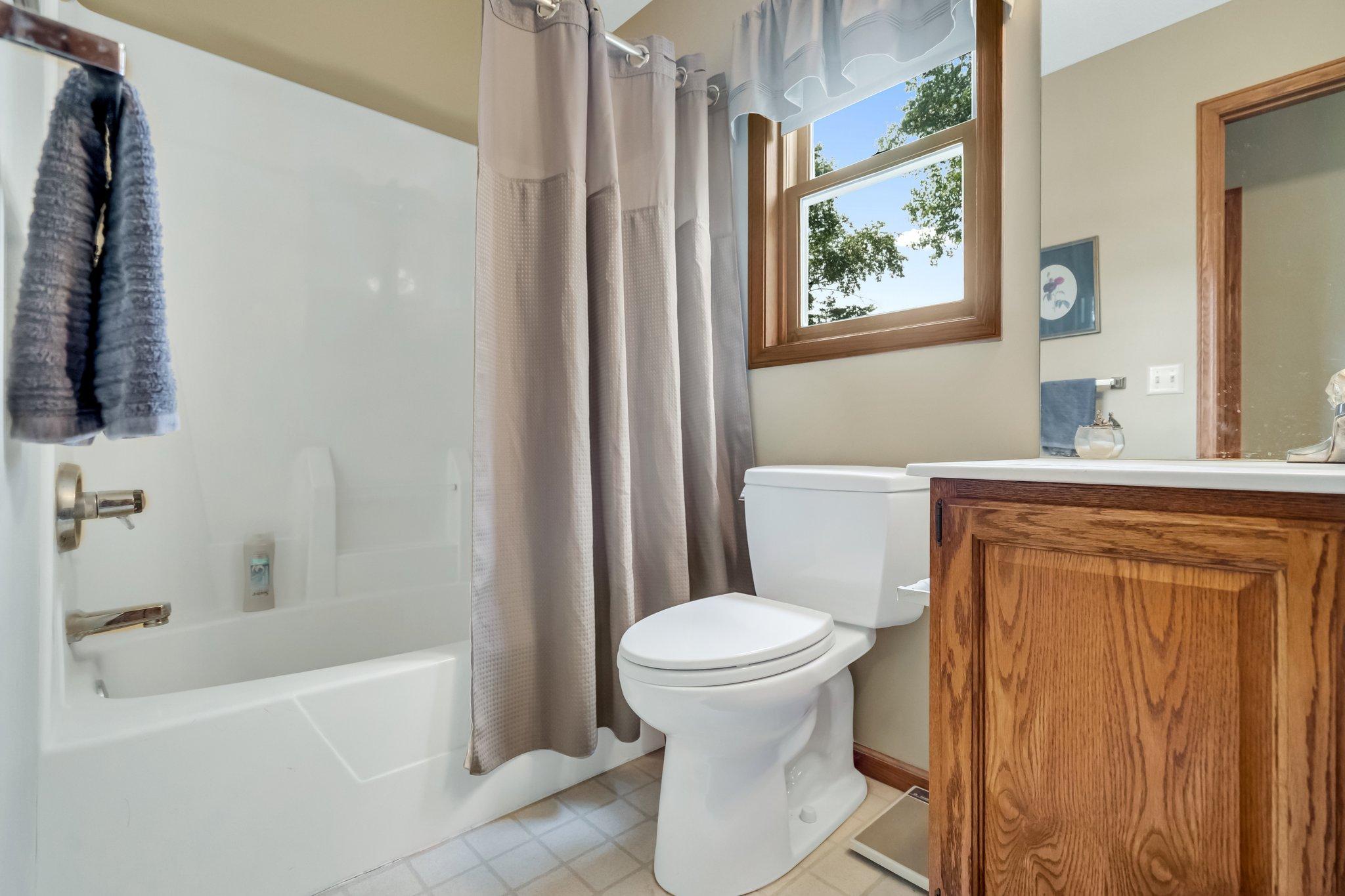 423 Sterling Street South Maplewood, MN 55119 - Photo 31 of 42