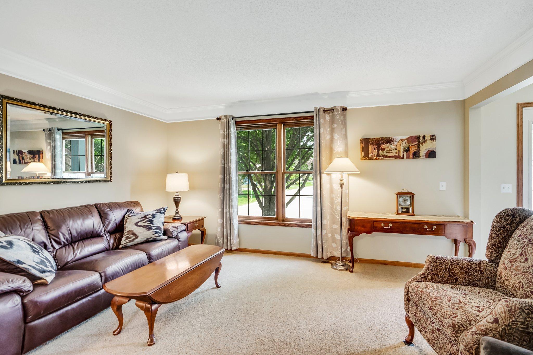 423 Sterling Street South Maplewood, MN 55119 - Photo 5 of 42