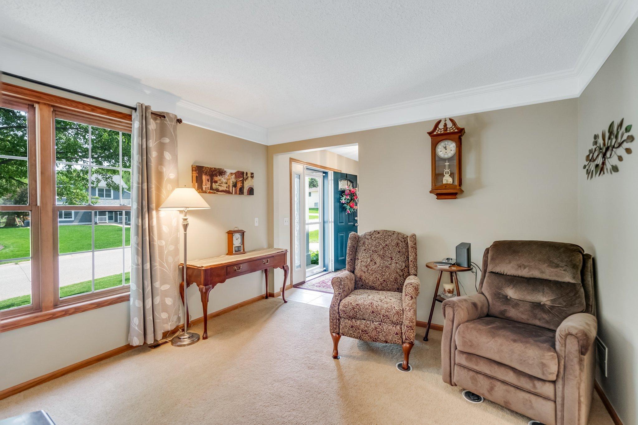 423 Sterling Street South Maplewood, MN 55119 - Photo 7 of 42