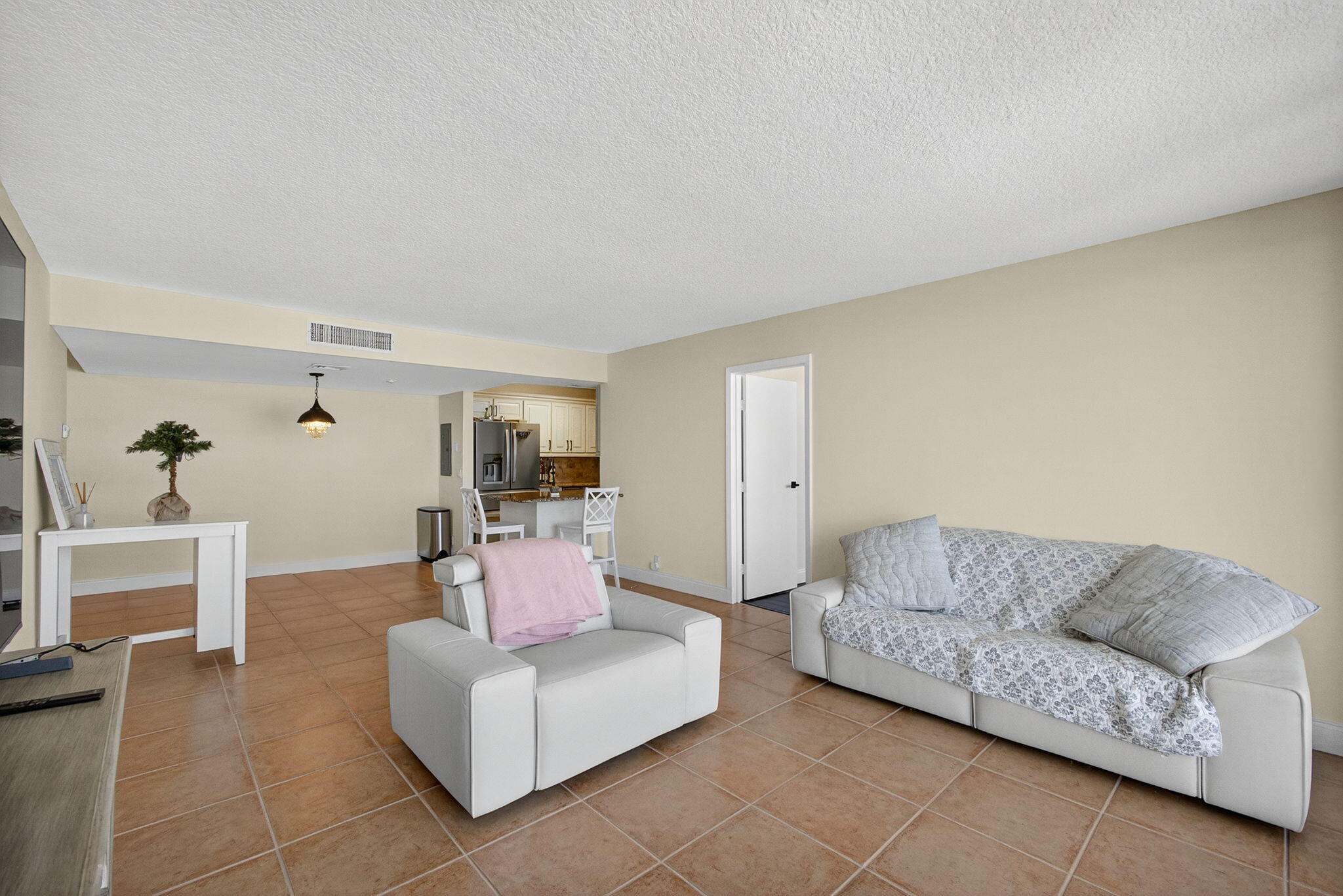 336 Golfview Road, Unit 905 North Palm Beach, FL 33408 - Photo 17 of 50 Living Area