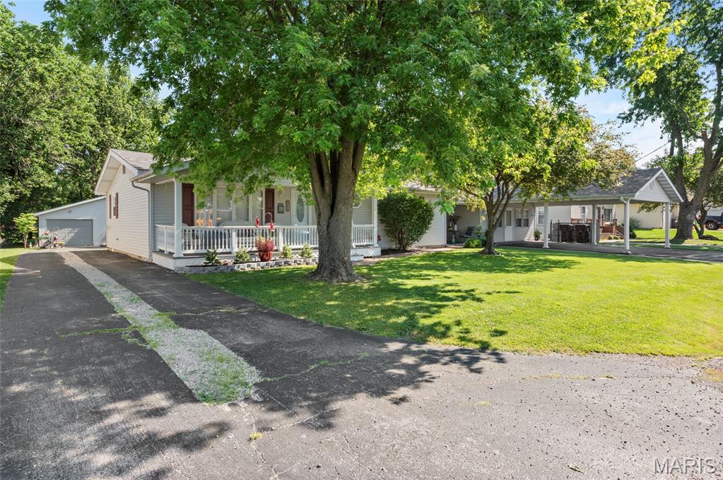 723 Bunker Hill Road Staunton, IL 62088 - Photo 2 of 30