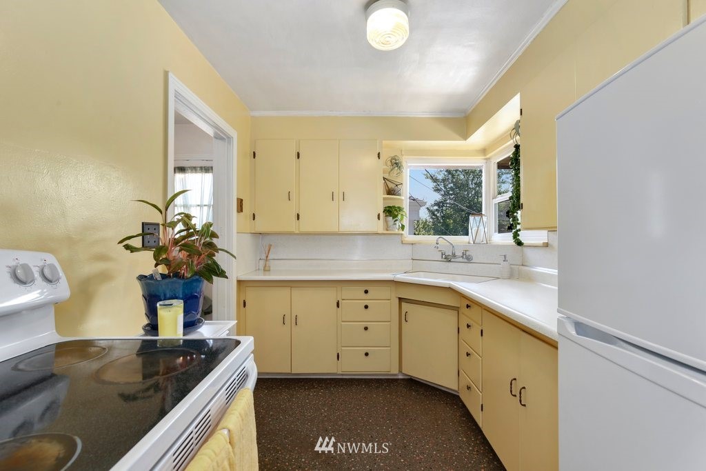 524 Southwest Sunset Boulevard Renton, WA 98057 - Photo 8 of 22 a kitchen with a sink cabinets and a window