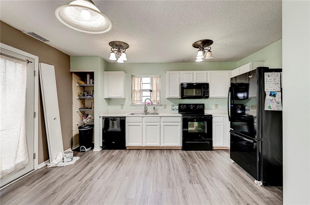 9340 West Dockside Circle Pendleton, IN 46064 - Photo 6 of 23 Gallery Image 6