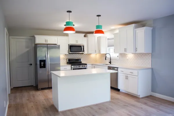 $385,000 | 1726 Hills Drive, Evansville, IN 47710