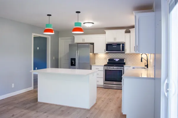 $385,000 | 1726 Hills Drive, Evansville, IN 47710