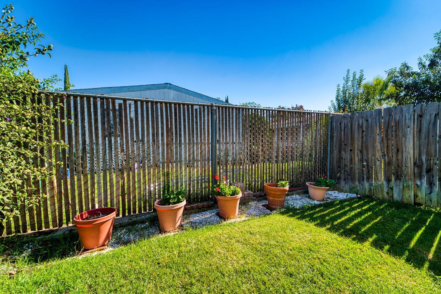 1155 Pease Road, Unit 514 Yuba City, CA 95991 - Photo 18 of 21 a backyard of a house with outdoor seating