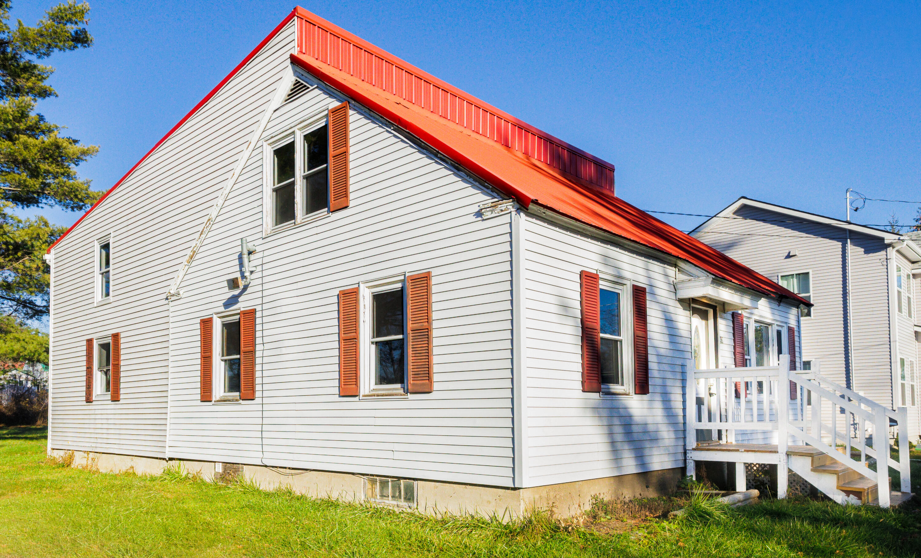 35 Oakland Street Waterville, ME 04901 - Photo 2 of 14 Left Exterior