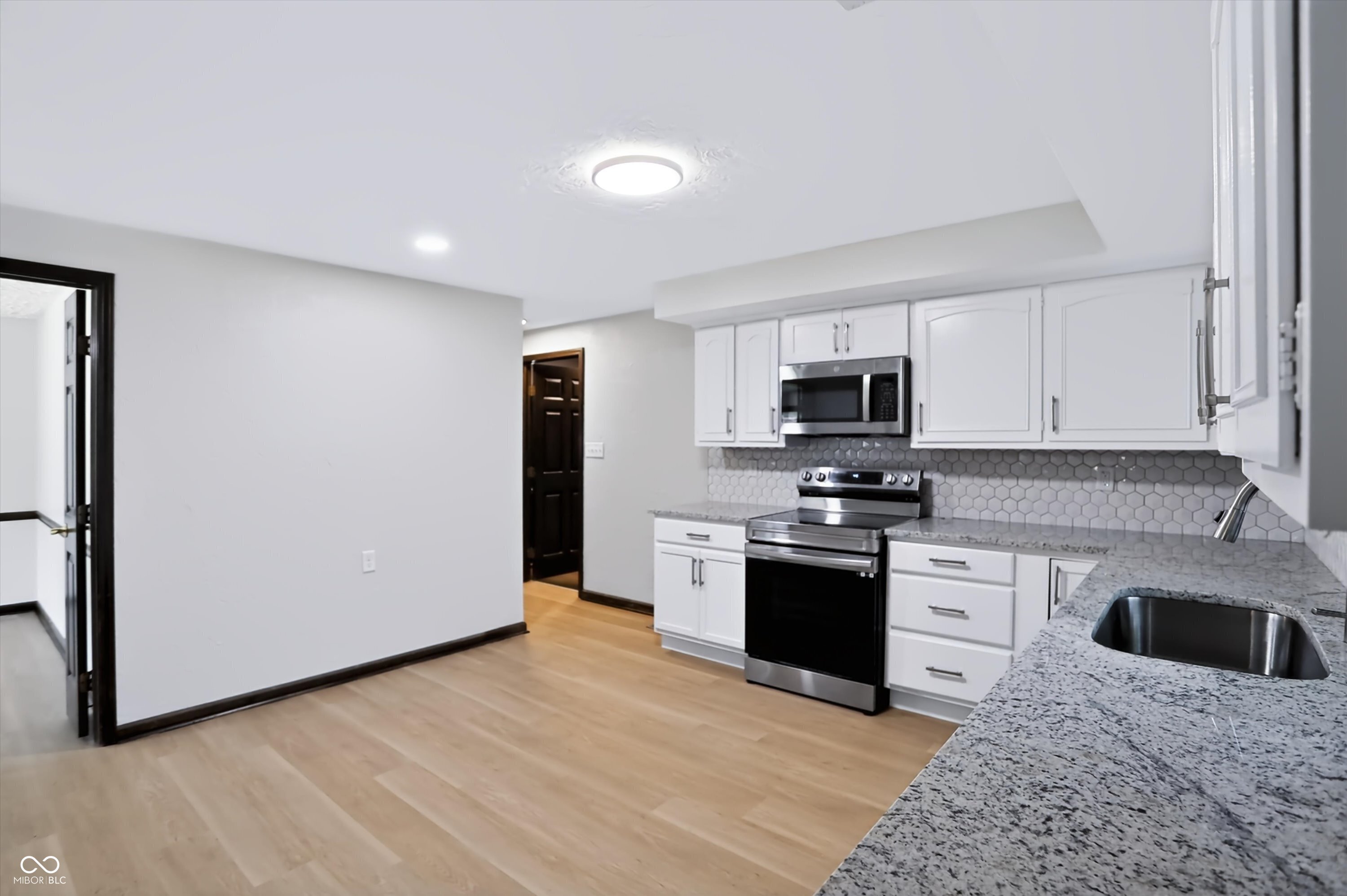 803 Park Road Anderson, IN 46011 - Photo 4 of 48