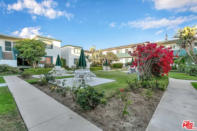 $2,400 | 2033 Euclid Street, Unit 11, Santa Monica, CA 90405