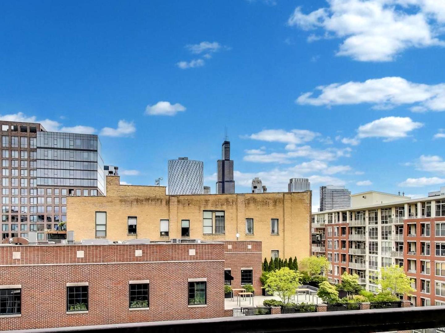 6 North Carpenter Street, Unit 5B Chicago, IL 60607 - Photo 33 of 40 a view of a building