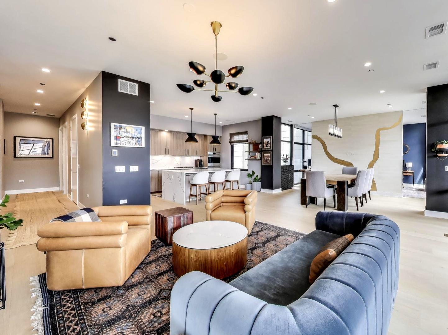6 North Carpenter Street, Unit 5B Chicago, IL 60607 - Photo 5 of 40 a living room with furniture and wooden floor