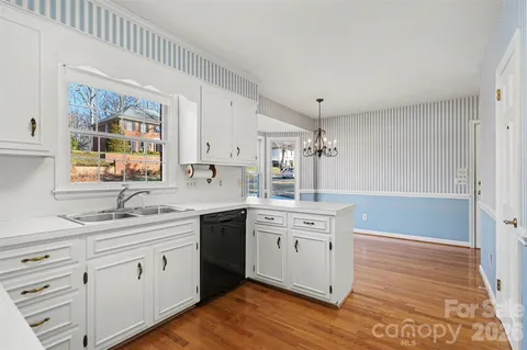 $675,000 | 754 Charter Place, Charlotte, NC 28211