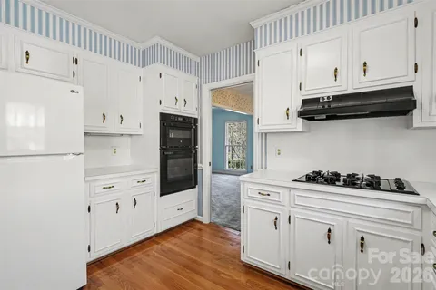 $675,000 | 754 Charter Place, Charlotte, NC 28211