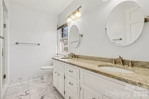 $675,000 | 754 Charter Place, Charlotte, NC 28211