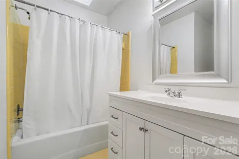 $675,000 | 754 Charter Place, Charlotte, NC 28211