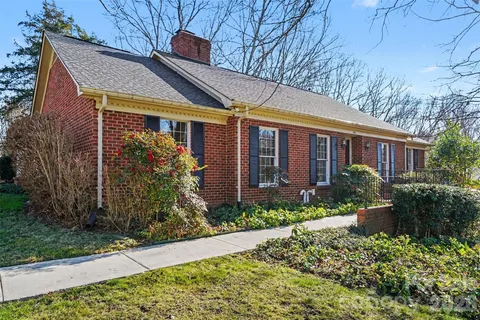 $675,000 | 754 Charter Place, Charlotte, NC 28211