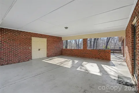 $675,000 | 754 Charter Place, Charlotte, NC 28211