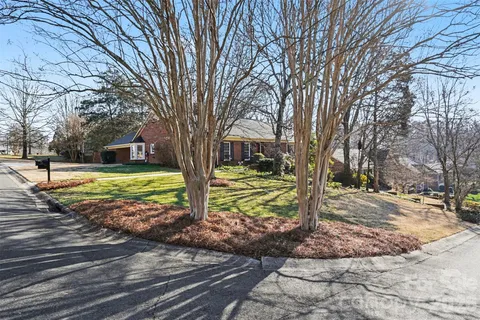 $675,000 | 754 Charter Place, Charlotte, NC 28211