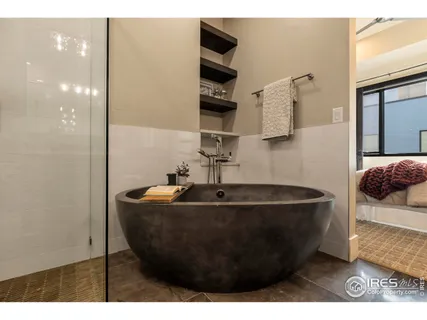 a picture of a bathroom sink