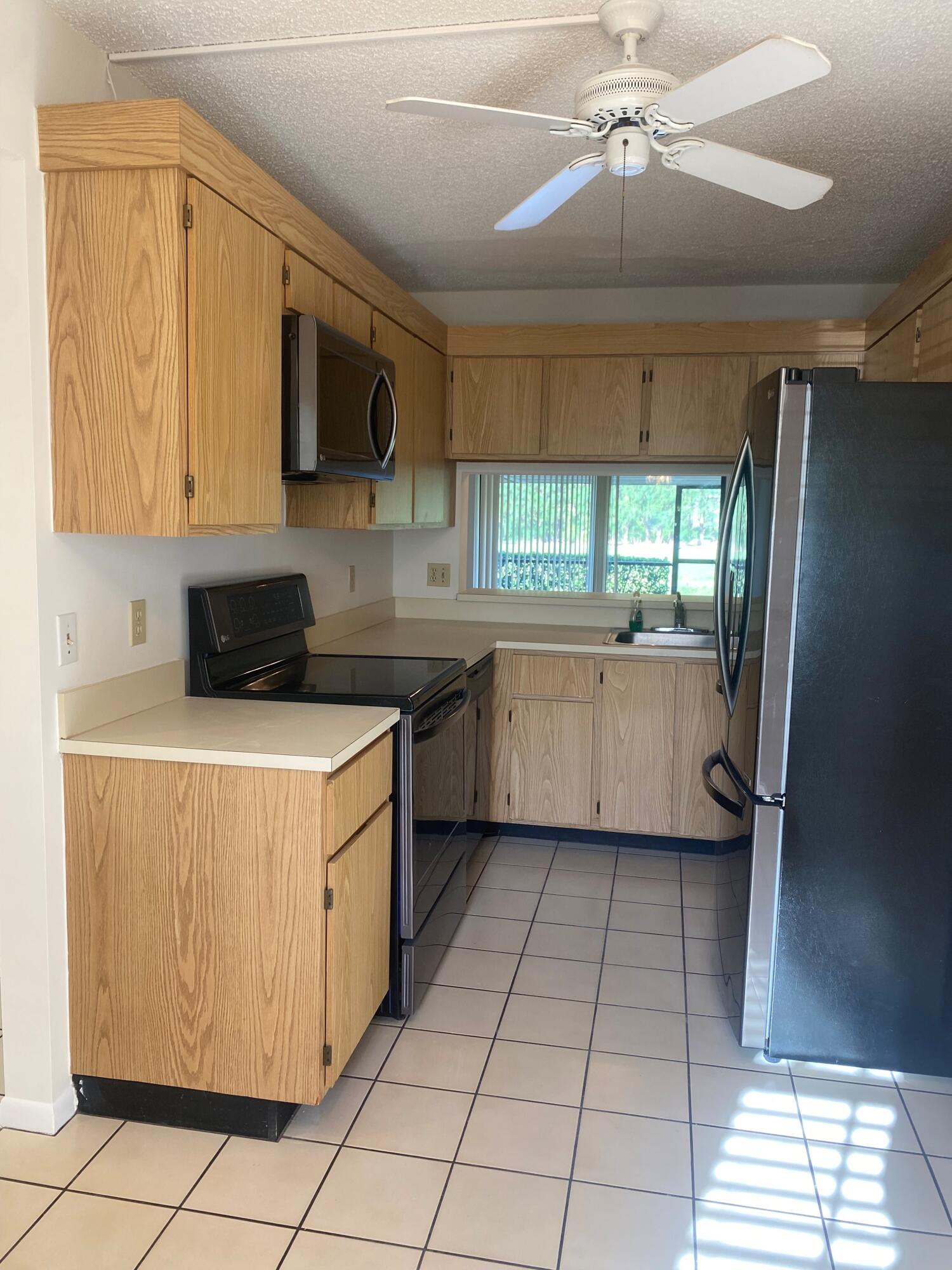 401 Pinecrest Circle, Unit A Jupiter, FL 33458 - Photo 5 of 14 1