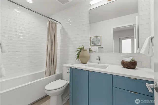 $1,399,950 | 4222 Meridian Avenue North, Seattle, WA 98103