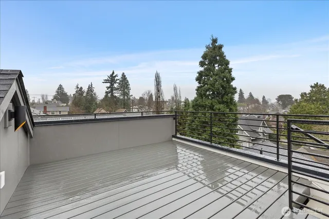 $1,399,950 | 4222 Meridian Avenue North, Seattle, WA 98103