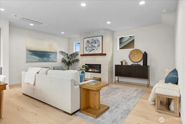 $1,399,950 | 4222 Meridian Avenue North, Seattle, WA 98103