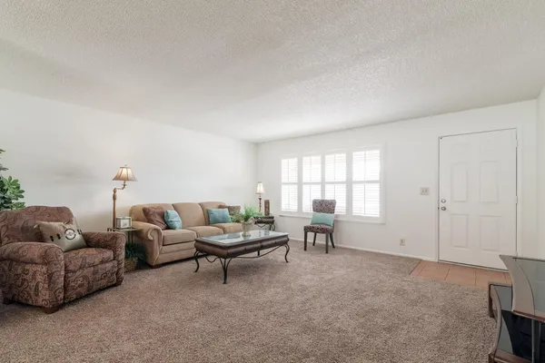 $1,750 | 4422 East Escondido Avenue, Mesa, AZ 85206