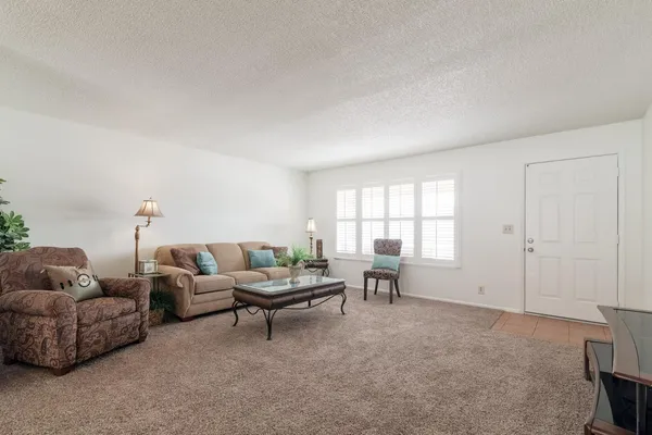 $1,750 | 4422 East Escondido Avenue, Mesa, AZ 85206