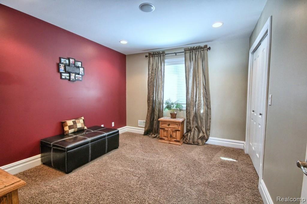 75 Roslyn Road Grosse Pointe, MI 48236 - Photo 32 of 37 5th Bedroom.jpg