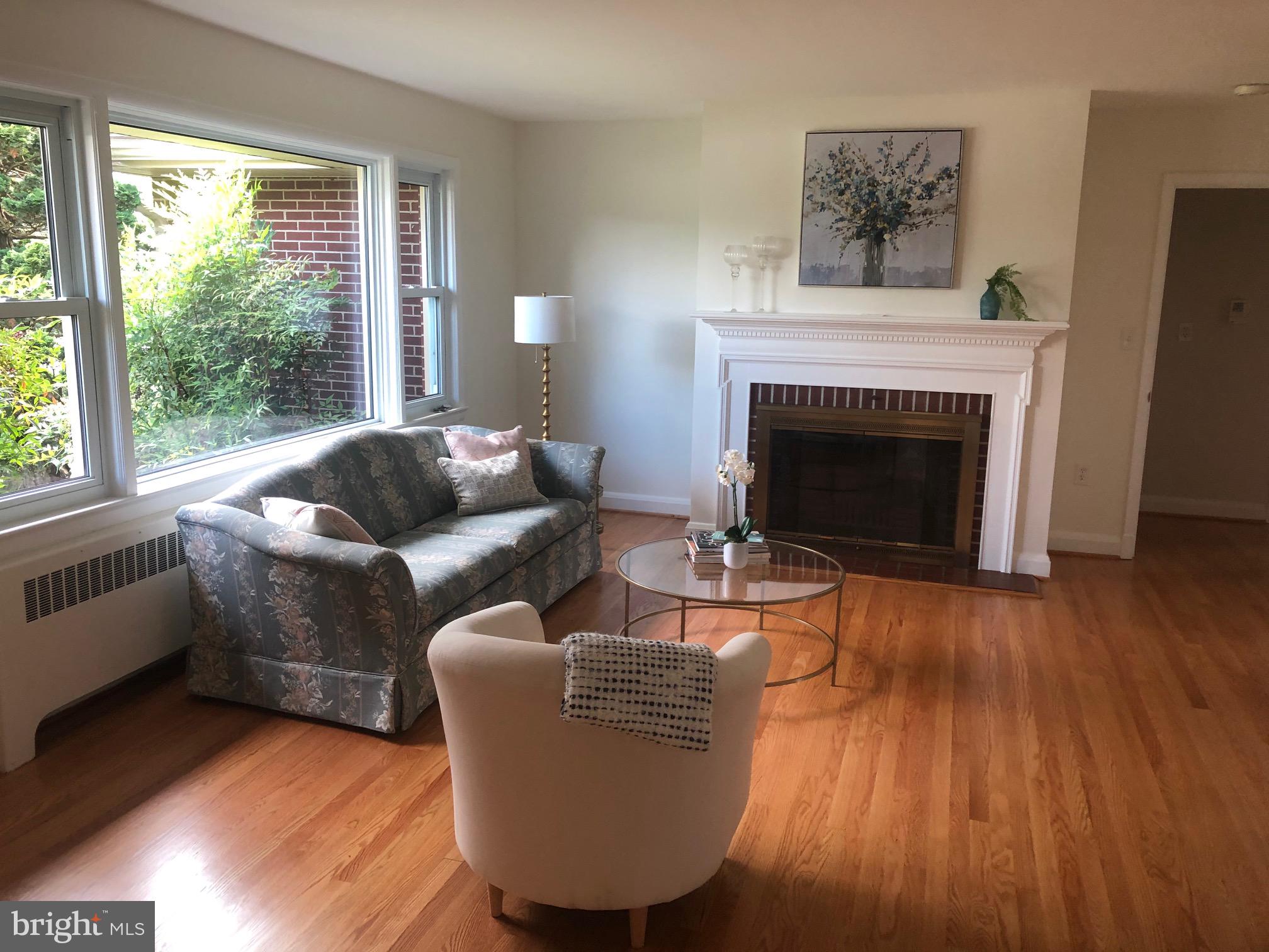 806 Hughes Shop Road Westminster, MD 21158 - Photo 11 of 30 Living room