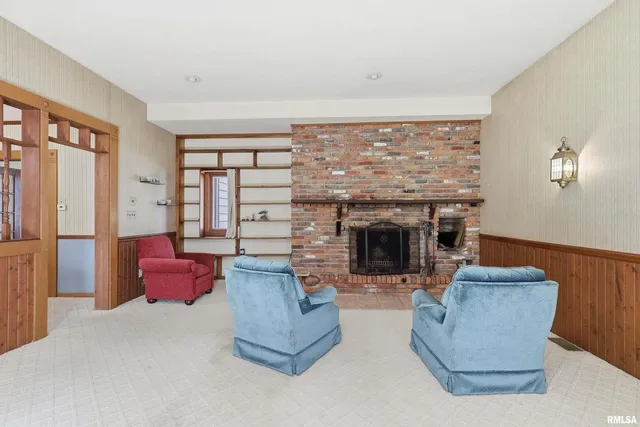 $124,000 | 1322 27th Avenue, Moline, IL 61265