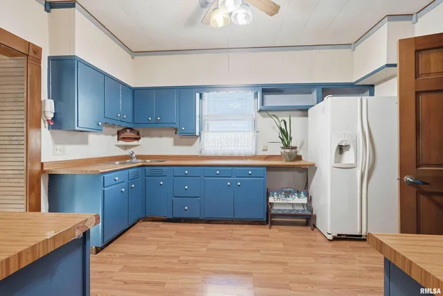 $124,000 | 1322 27th Avenue, Moline, IL 61265