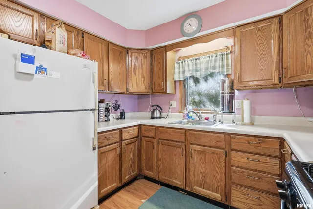 $124,000 | 1322 27th Avenue, Moline, IL 61265