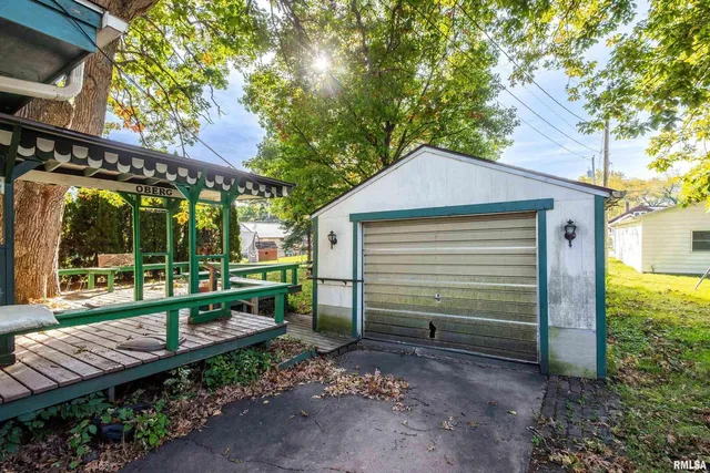 $124,000 | 1322 27th Avenue, Moline, IL 61265