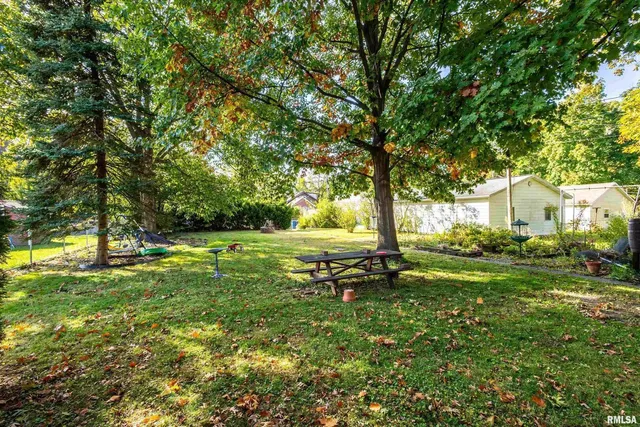 $124,000 | 1322 27th Avenue, Moline, IL 61265