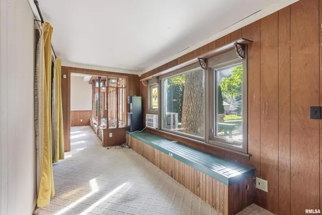 $124,000 | 1322 27th Avenue, Moline, IL 61265