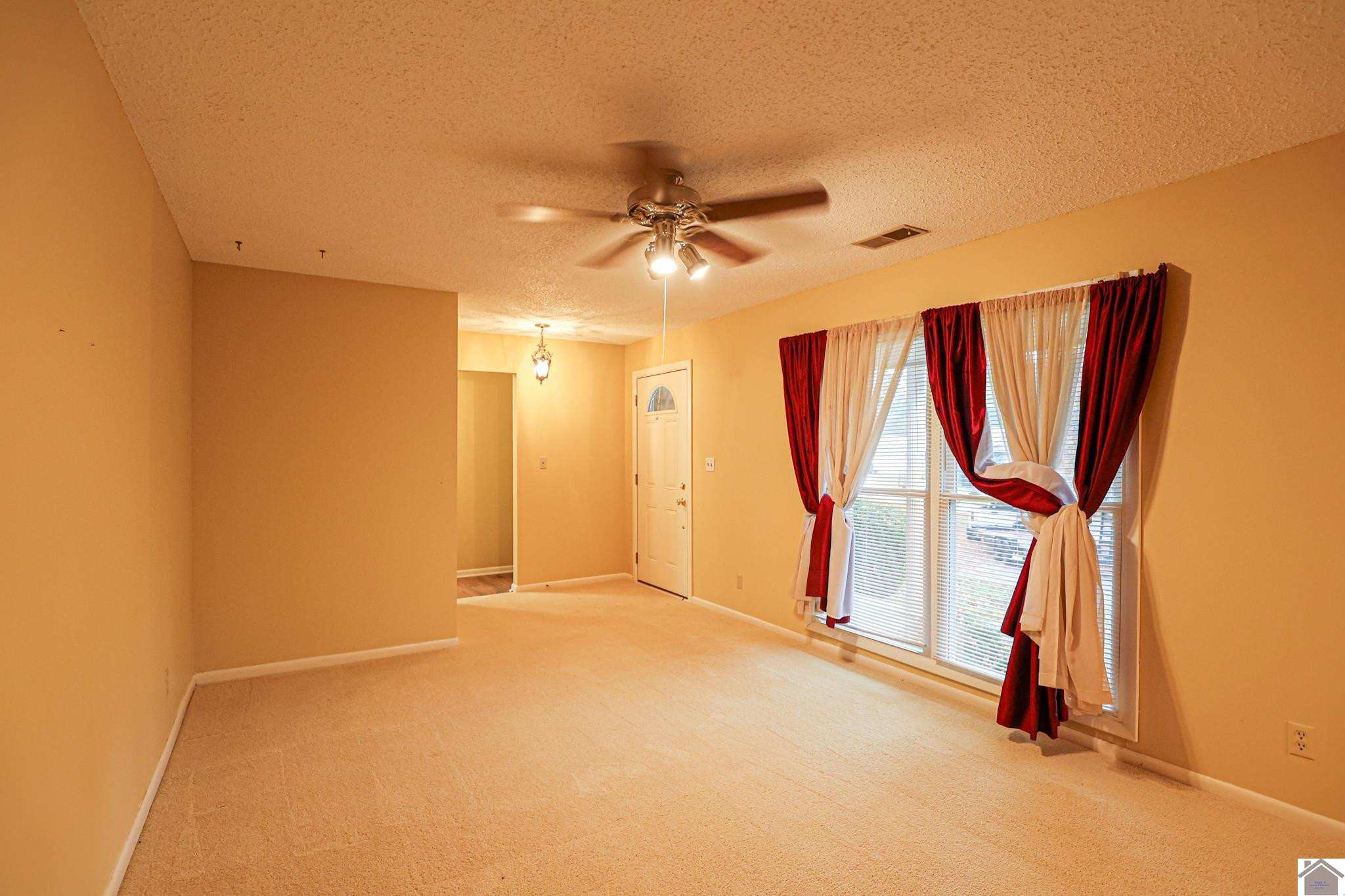 234 Country Club Road La Center, KY 42056 - Photo 12 of 30 Living Room