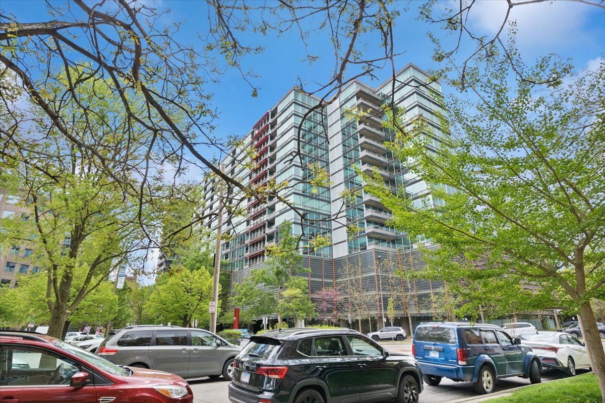 800 Elgin Road, Unit PH19 Evanston, IL 60201 - Photo 2 of 28 Gallery Image 2