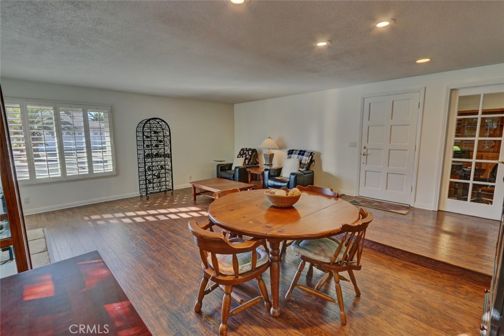 16082 Cache Street Fountain Valley, CA 92708 - Photo 7 of 43 large open inviting entry into family room