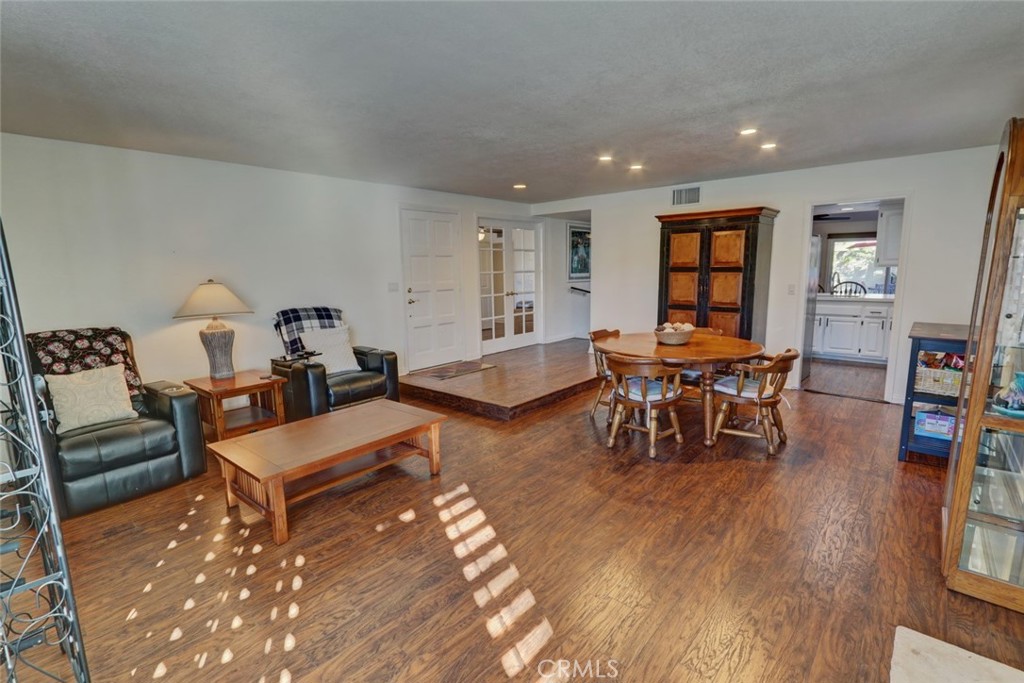 16082 Cache Street Fountain Valley, CA 92708 - Photo 8 of 43 large family room