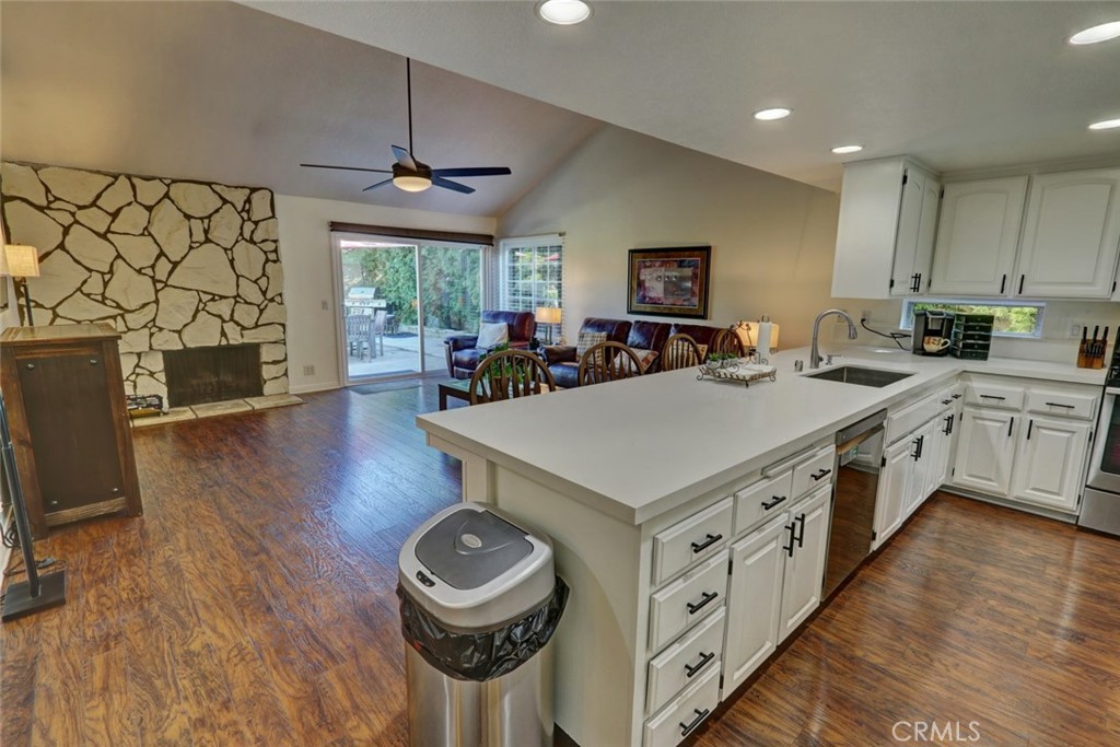 16082 Cache Street Fountain Valley, CA 92708 - Photo 10 of 43 Quartz Counter tops