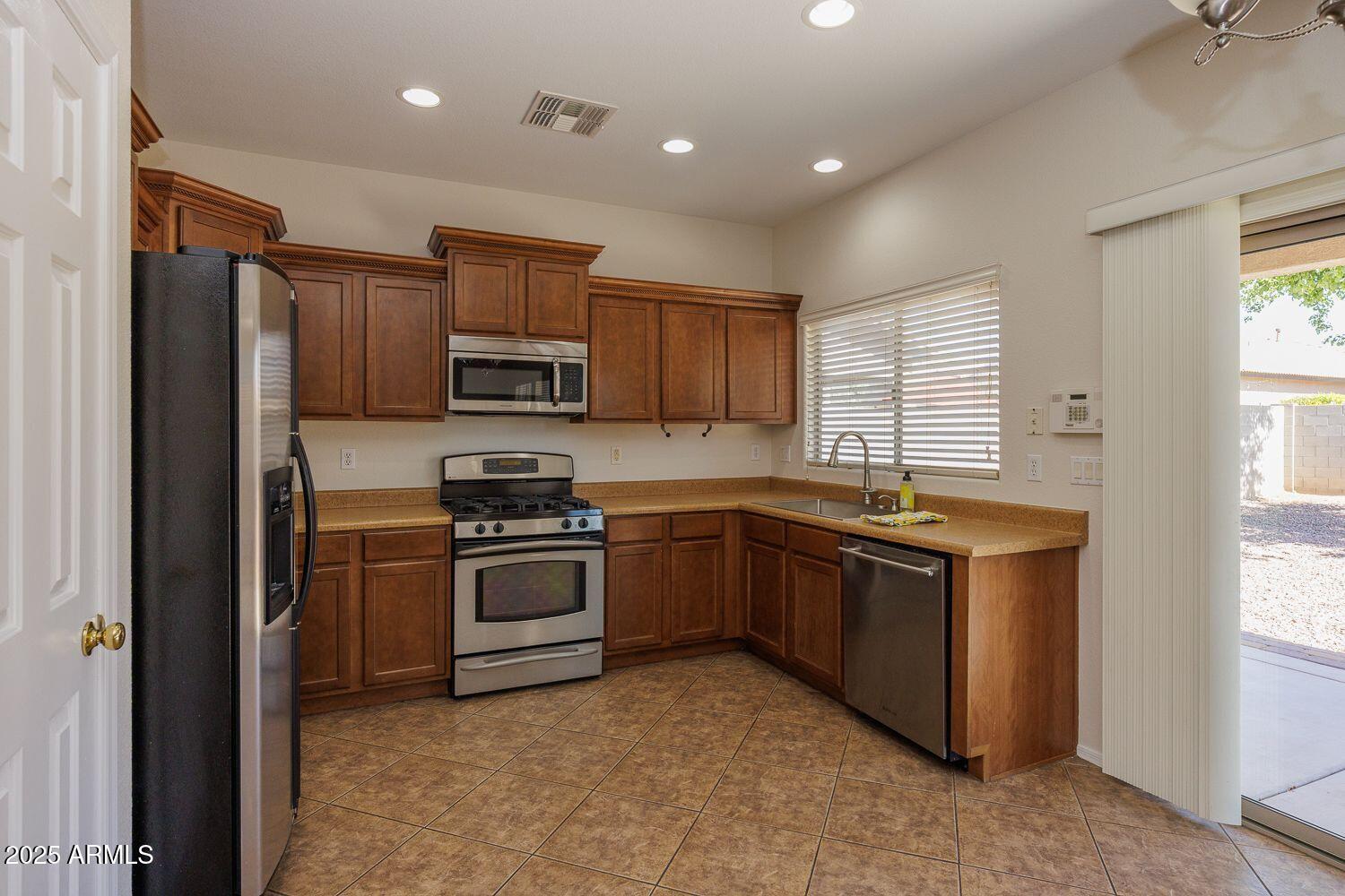 14552 West Hearn Road Surprise, AZ 85379 - Photo 16 of 45 ARlTEDiq