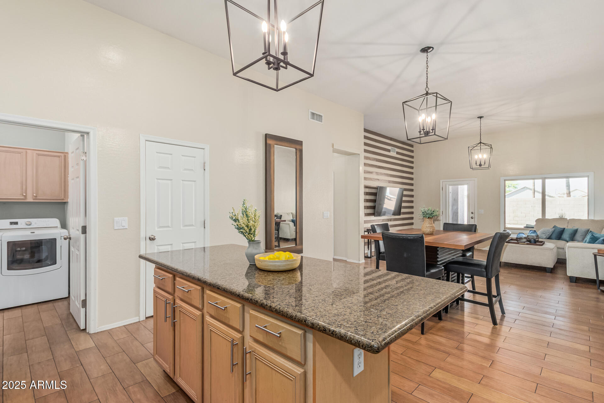 240 West Brooks Street Gilbert, AZ 85233 - Photo 7 of 33 11 Brooks