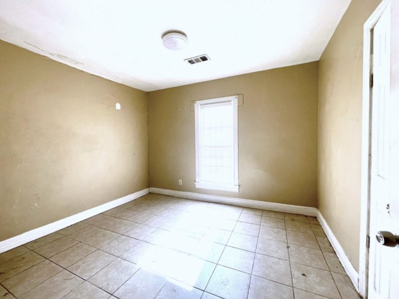 2814 Elysian Street Houston, TX 77009 - Photo 8 of 10 a view of an empty room with a window