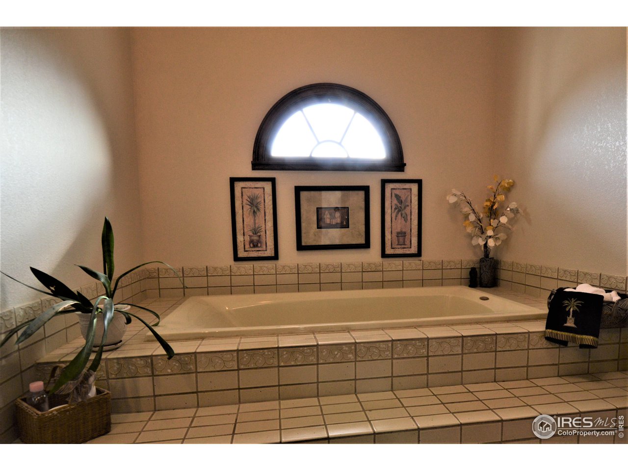 12031 Co Road Weldona, CO 80653 - Photo 21 of 40 Master Bath Sunken Tub