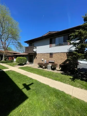 $238,900 | 1590 Perry Court, Unit A, Aurora, IL 60505